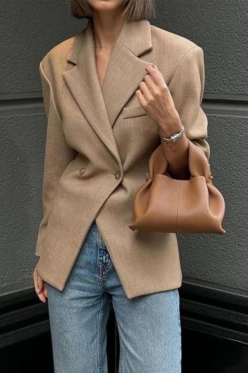 Antonia | Casual everyday outerwear with solid color buttons and reversible collar