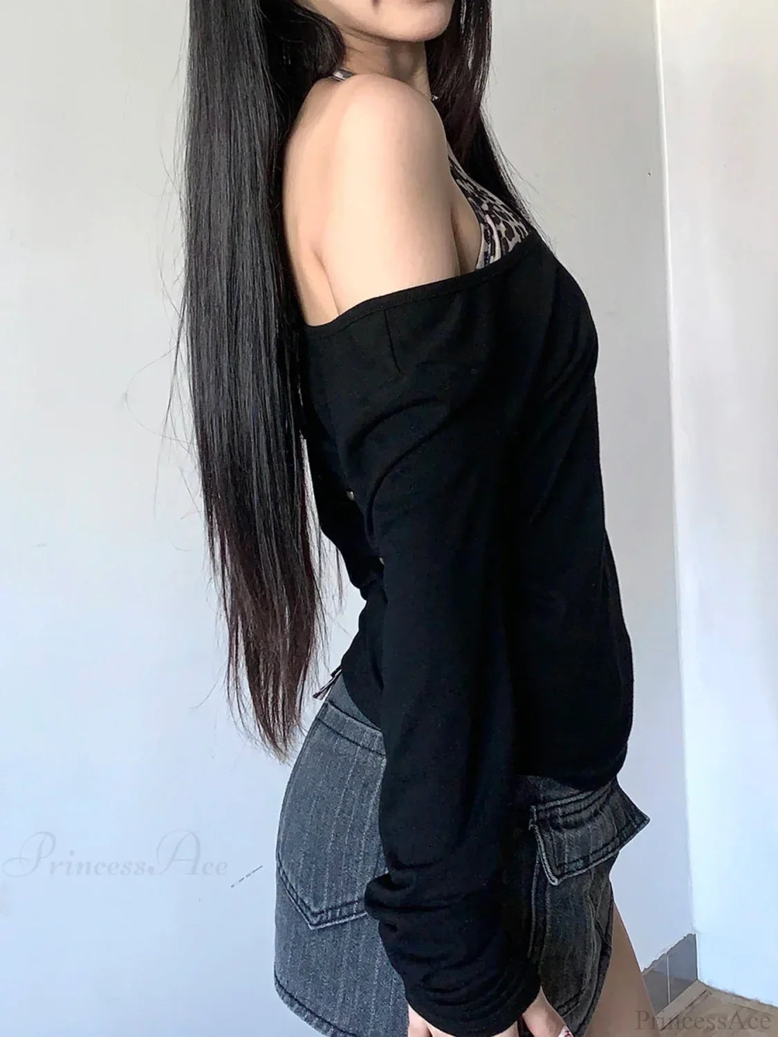 2 Piece Leopard Skew Collar Long Sleeve Tee and Halter Bra Set