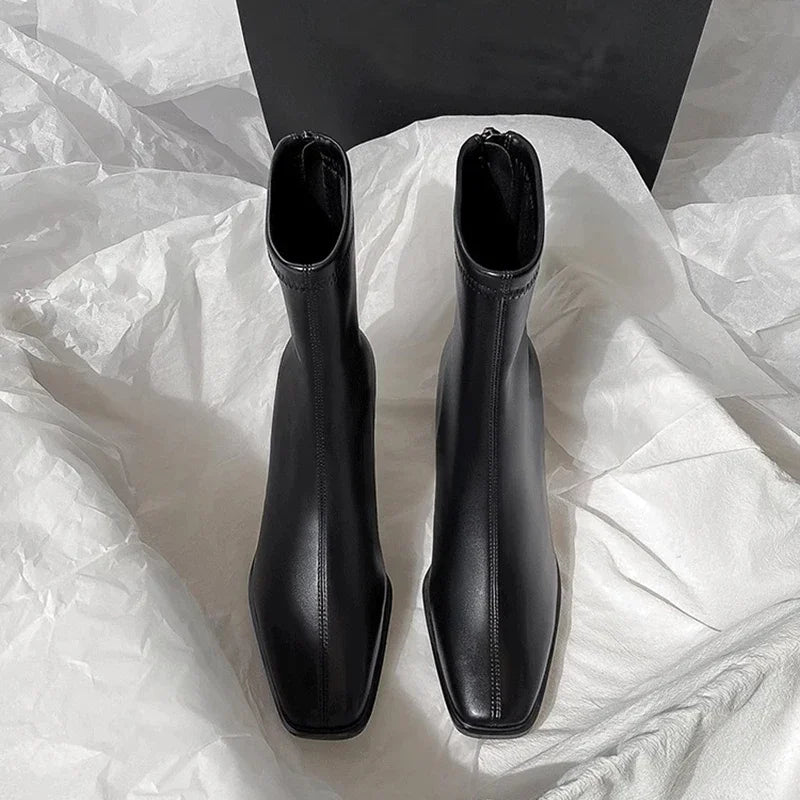 Pilar | Elegant ankle boots with square toe
