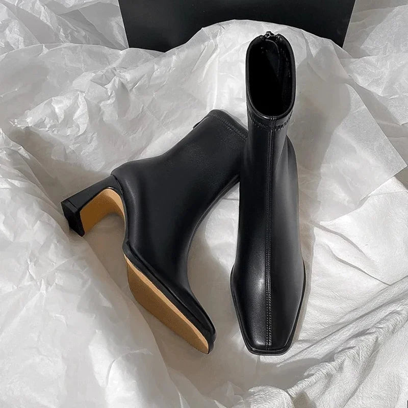 Pilar | Elegant ankle boots with square toe